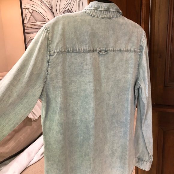 Basic jean button down - Picture 4 of 4